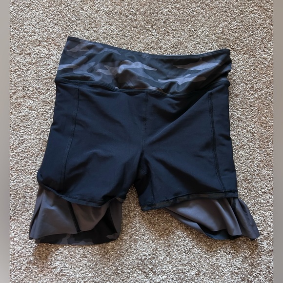 ATHLETA Ace Tennis Skort 15.5" Printed Black Camo Size S GUC Tenniscore - Picture 14 of 16